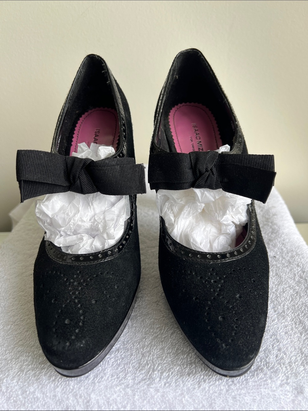 Isaac Mizrahi Black Suede Bow Pumps